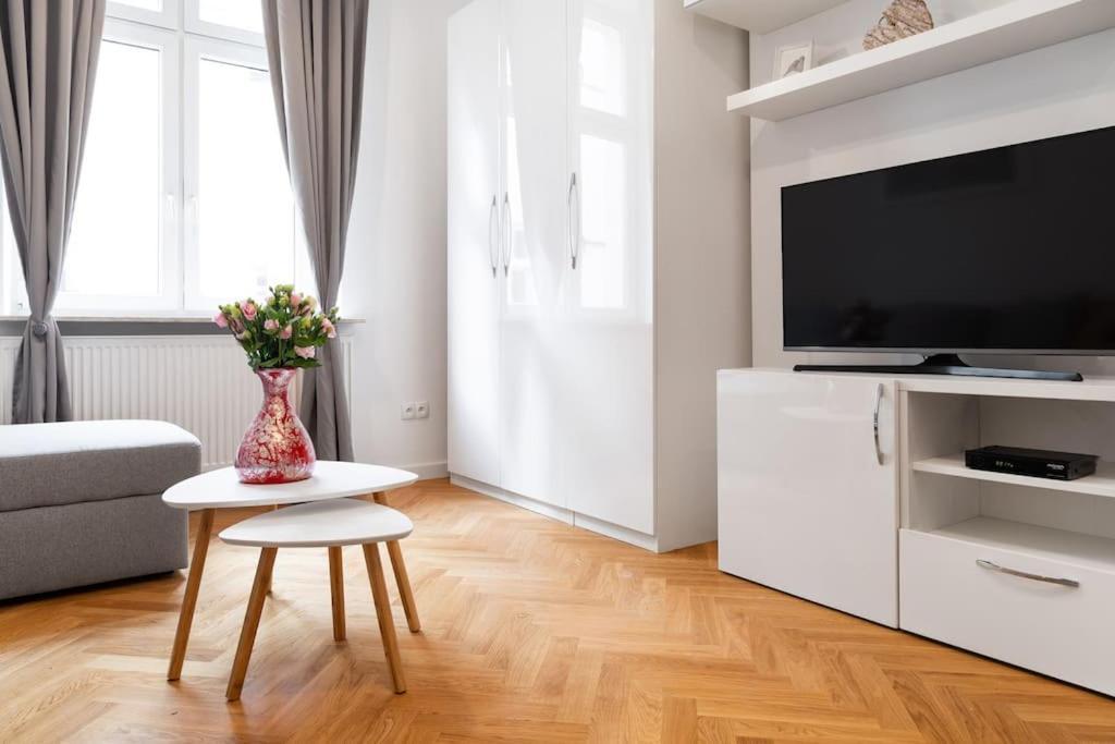 Househost Apt - Krowoderska 55 คราคูฟ ภายนอก รูปภาพ